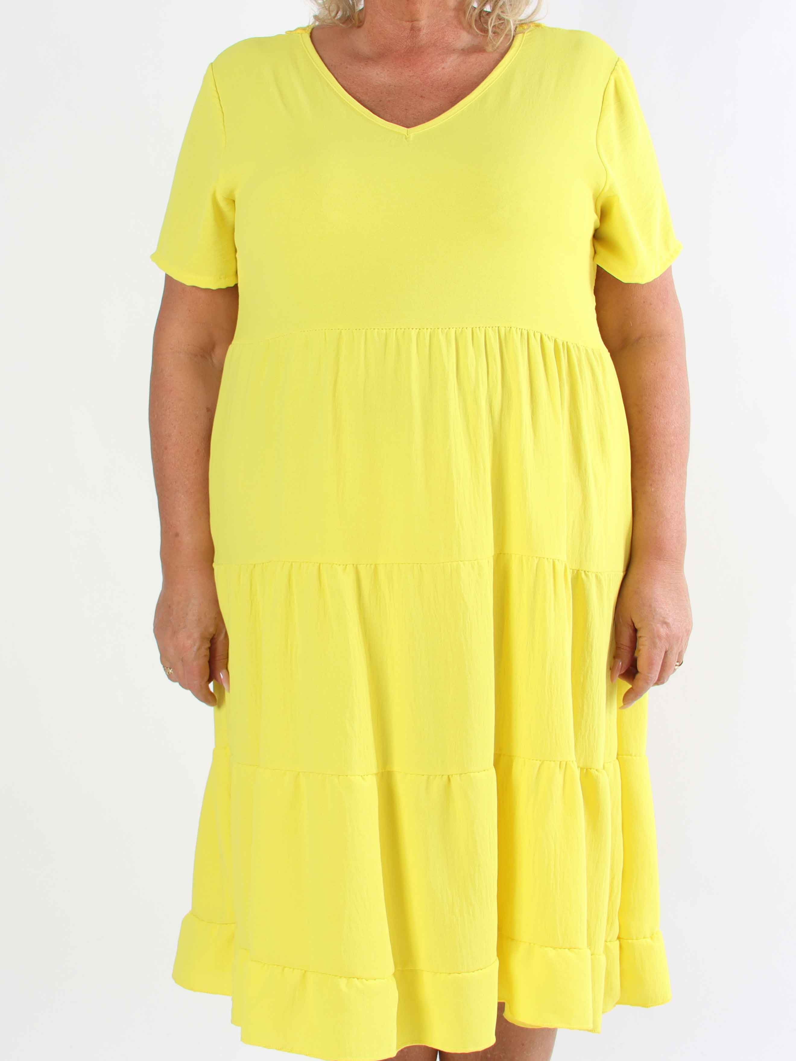 Shayna - Plus size-klänning i viskos med broderade detaljer på ryggen